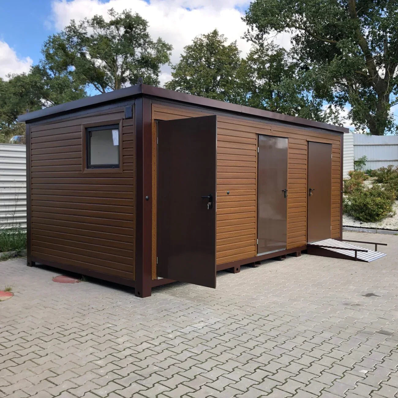 Contenedor sanitario de panel sándwich 6,00 × 3,00 m