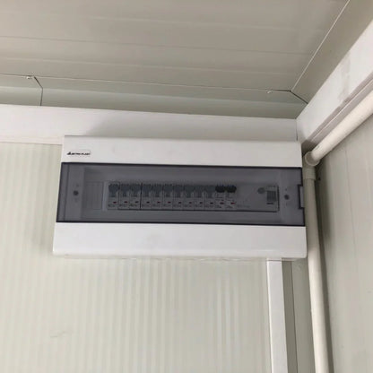 Contenedor sanitario de panel sándwich 6,00 × 3,00 m