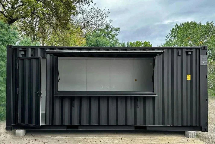 Contenedor Aislado con Trampillas de Servicio